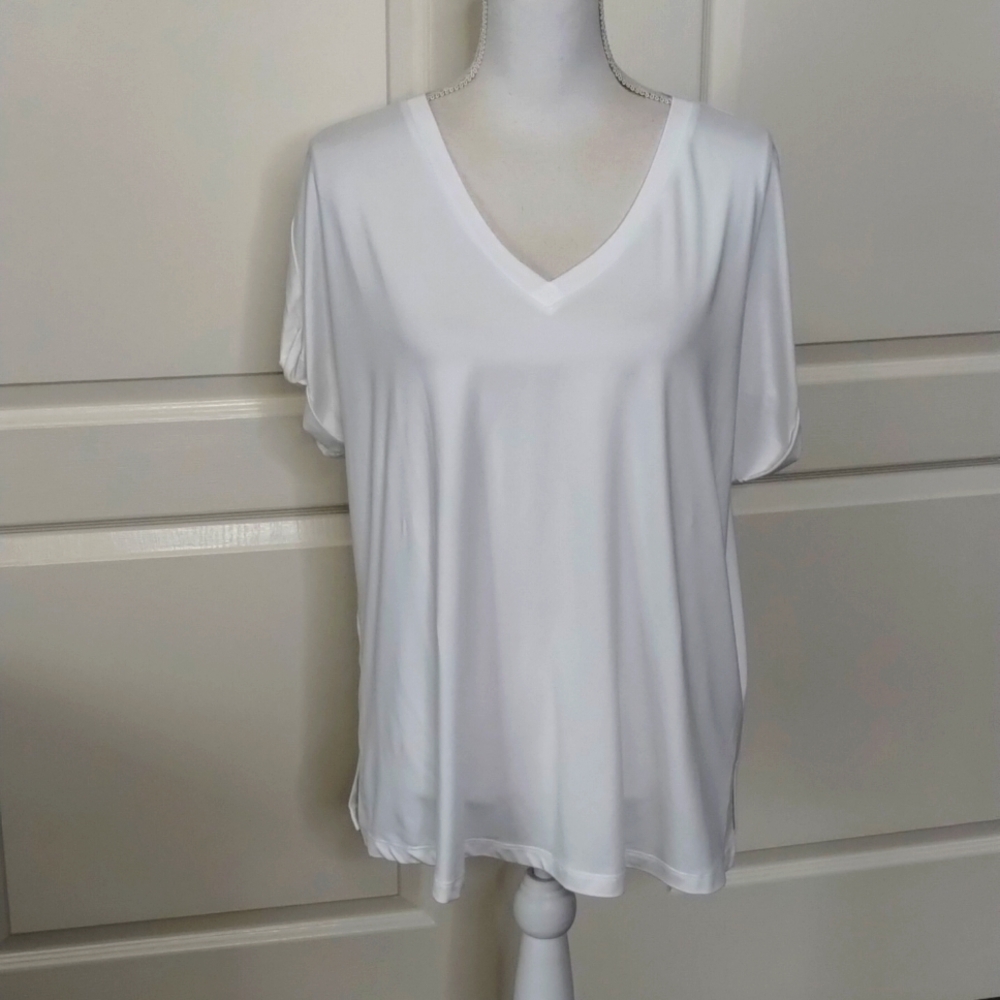 Versona white v-neckline Pullover Blouse size XL Soft Fabric